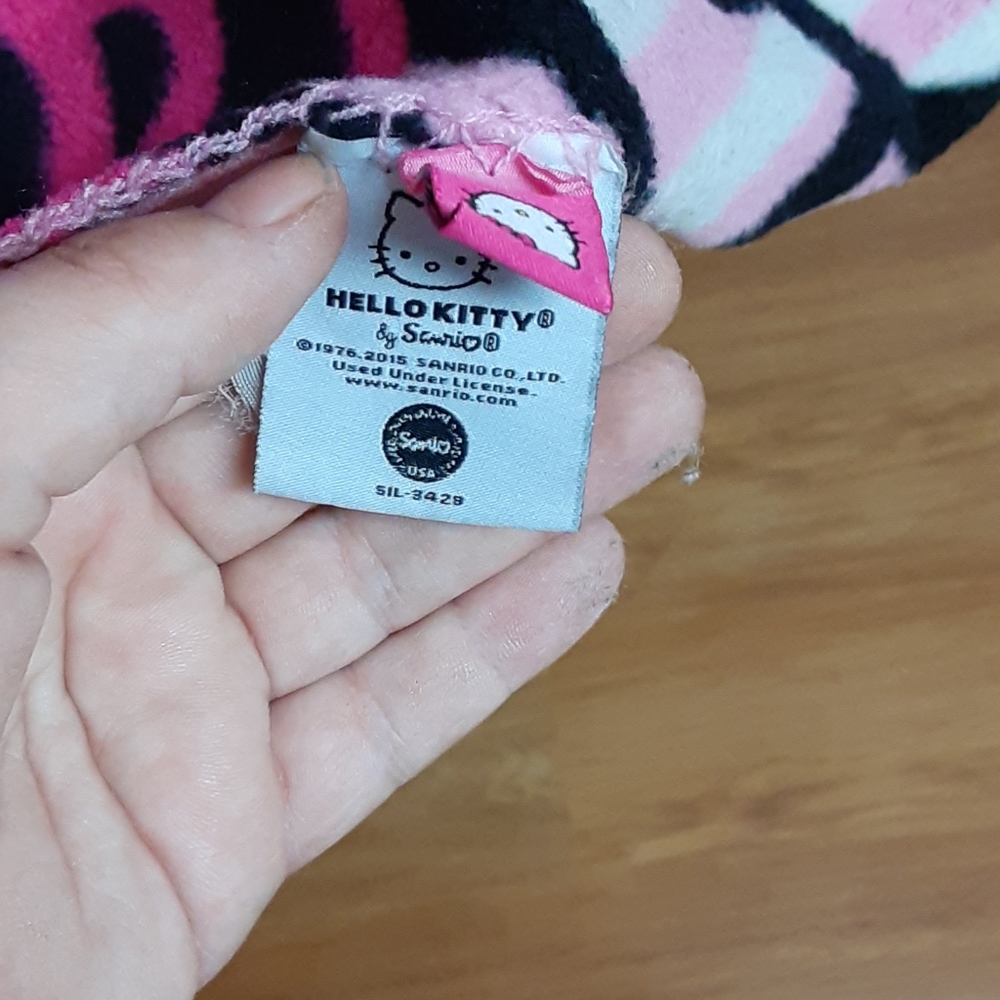 Hello Kitty Throw - Picture 4 of 4